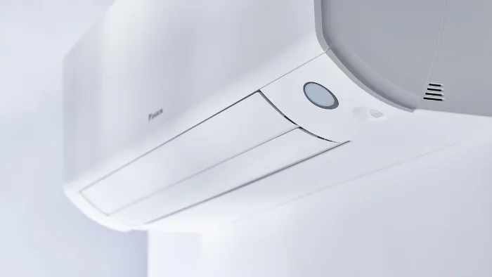 Daikin Perfera Cool sisäyksikkö viistosta kulmasta katsottuna