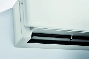 Käynnissä Stylish etupaneli raottuu ja Coanda siiveke aukeaa puhallukselle